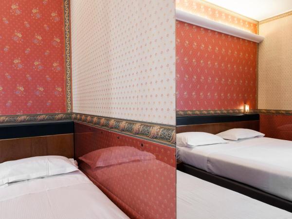 Hotel Des Etrangers : photo 7 de la chambre chambre triple