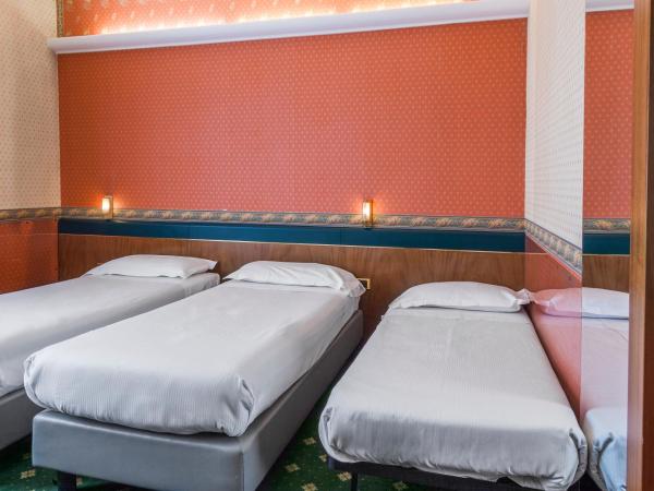 Hotel Des Etrangers : photo 5 de la chambre chambre triple