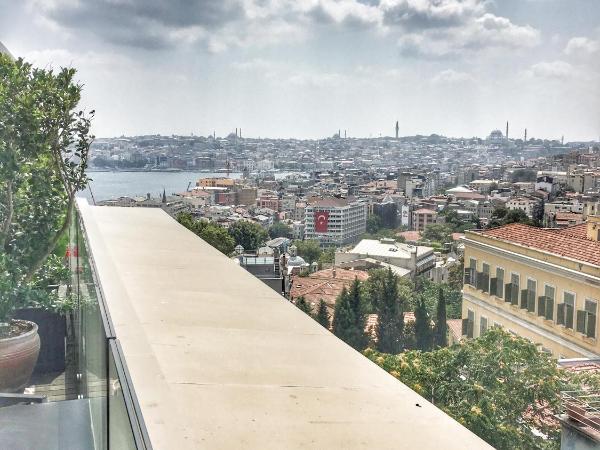 Witt Istanbul Suites : photo 4 de la chambre hébergement lit queen-size panoramique avec terrasse