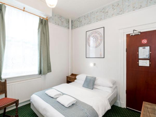 St Athans Hotel : photo 2 de la chambre chambre double avec salle de bains privative