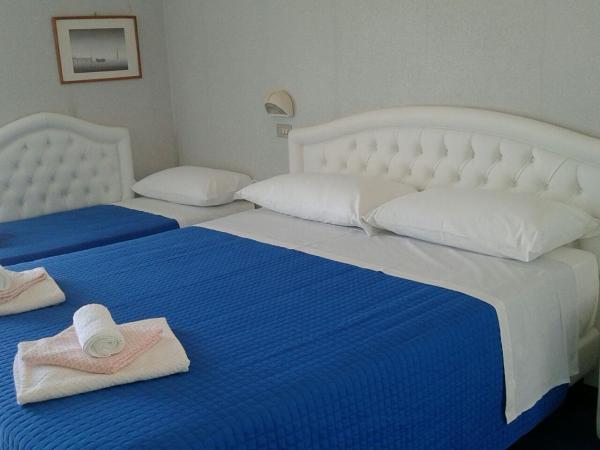 Hotel Biagini : photo 3 de la chambre chambre triple deluxe - vue sur mer