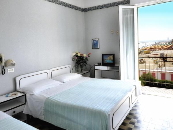 Hotel Biagini : photo 4 de la chambre chambre double deluxe avec balcon - vue sur mer