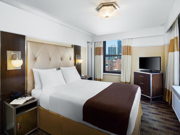 The New Yorker, A Wyndham Hotel : photo 2 de la chambre suite lit queen-size