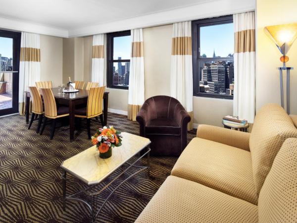 The New Yorker, A Wyndham Hotel : photo 4 de la chambre suite familiale