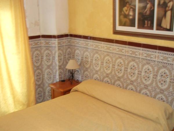 Hostal Alcázar : photo 2 de la chambre chambre double avec salle de bains commune