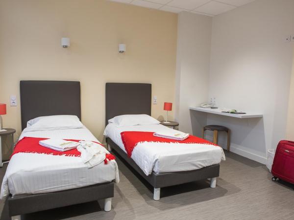 Hostellerie Bon Pasteur : photo 3 de la chambre chambre triple premium - accessible aux personnes à mobilité réduite