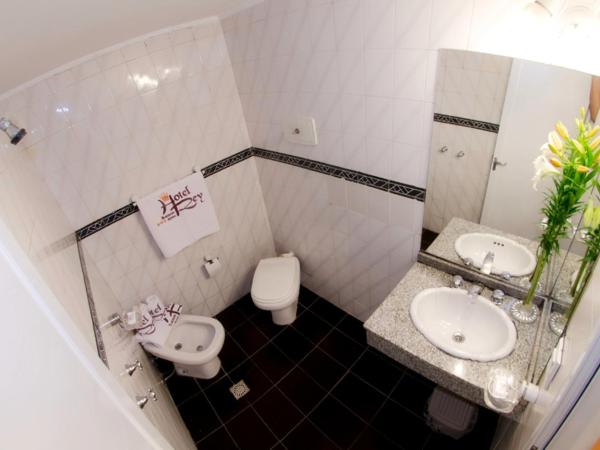 Hotel Rey : photo 2 de la chambre chambre triple classique