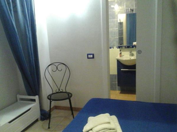 B&B Villa Pia : photo 4 de la chambre chambre double ou lits jumeaux avec salle de bains