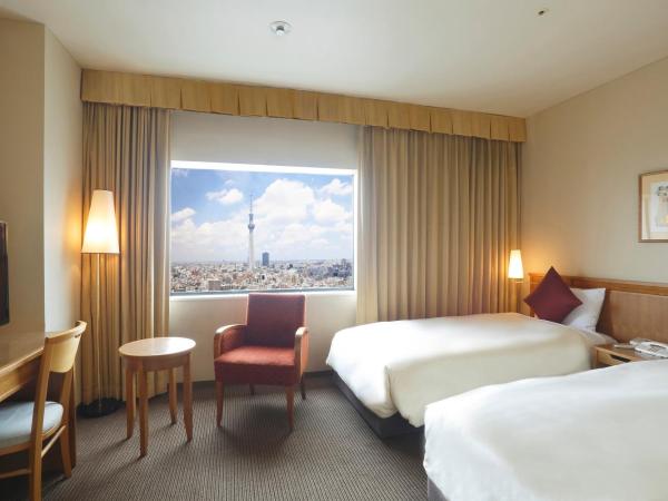Dai-ichi Hotel Ryogoku : photo 2 de la chambre chambre lits jumeaux modérée - vue au-delà de la cime des arbres de tokyo - fumeurs