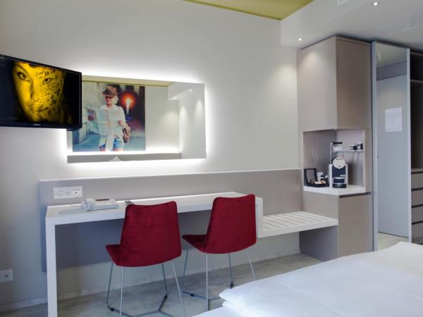 Hotel City Locarno : photo 2 de la chambre chambre double moderne