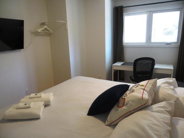 The Inn on College : photo 5 de la chambre chambre lit queen-size deluxe avec baignoire privée