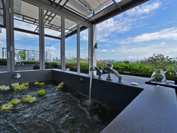 Riva Arun Bangkok : photo 5 de la chambre suite riva avec jacuzzi arun premium