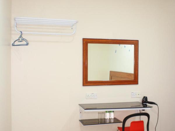 Tambun Inn Hotel : photo 3 de la chambre twin deluxe room (no window)