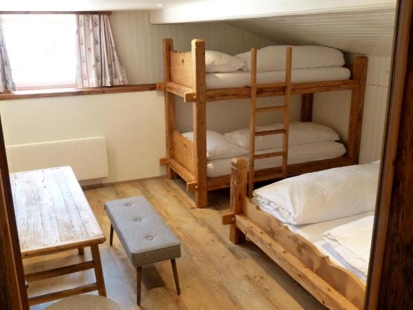 Berglodge Ristis : photo 2 de la chambre chambre quadruple avec salle de bains privative n° 1