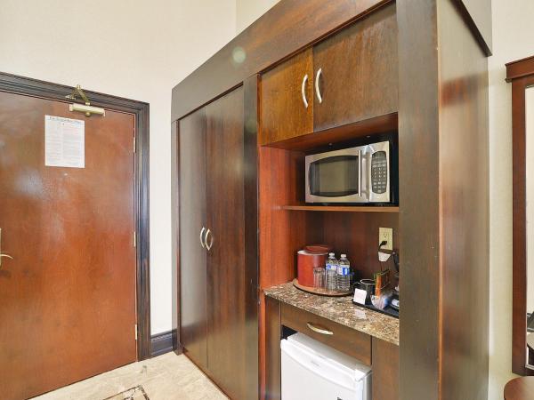 Woodbine Hotel & Suites : photo 4 de la chambre chambre double avec 2 lits doubles