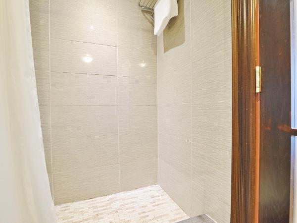 Woodbine Hotel & Suites : photo 5 de la chambre chambre lit king-size