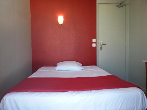 Hipotel Paris Bastille Saint Antoine : photo 1 de la chambre chambre simple confort avec douche et toilettes communes