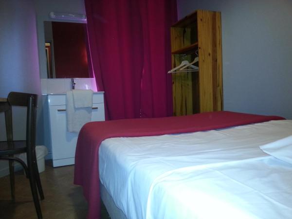 Hipotel Paris Bastille Saint Antoine : photo 5 de la chambre chambre simple confort avec douche et toilettes communes