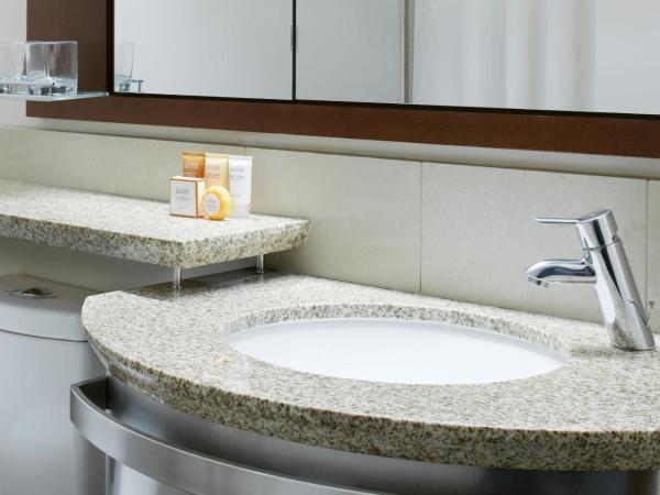 River Hotel : photo 5 de la chambre petite chambre lit queen-size