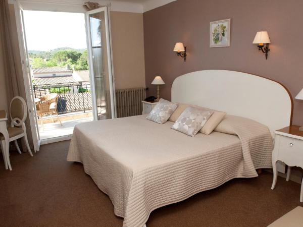 Le Castelet des Alpilles : photo 1 de la chambre chambre double supérieure avec terrasse ou balcon