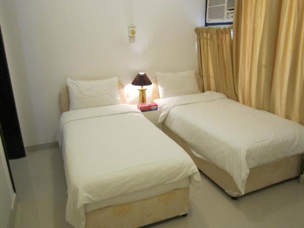 Qurum Beach Hotel : photo 2 de la chambre suite lits jumeaux