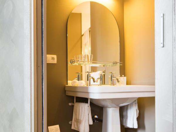 BnB City : photo 5 de la chambre chambre double avec salle de bains privative