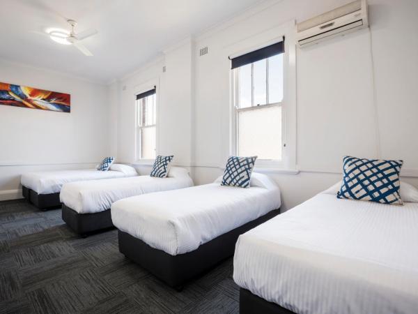 Melton Hotel Auburn : photo 5 de la chambre economy family room with shared bathroom