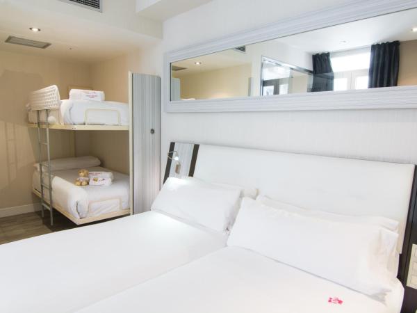 Petit Palace Arenal : photo 7 de la chambre chambre quadruple (4 adultes)