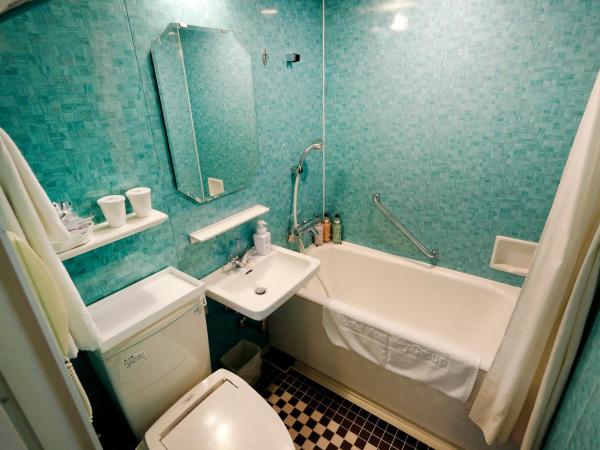 Hotel Monterey La Soeur Fukuoka : photo 3 de la chambre chambre lits jumeaux standard avec lit d'appoint - non-fumeurs