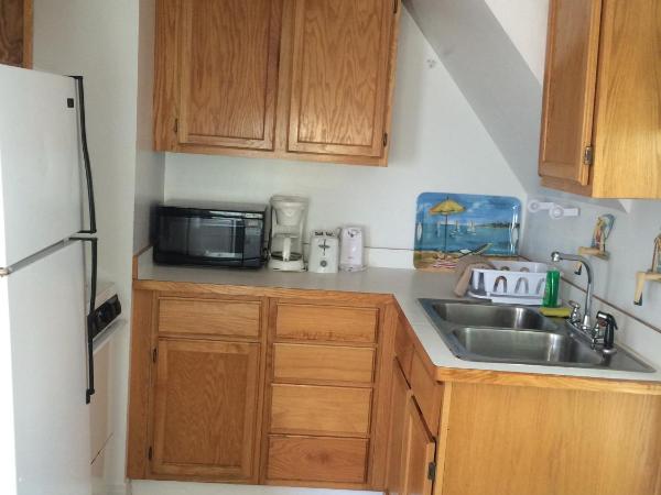 Angie's Guest Cottage : photo 5 de la chambre appartement avec balcon