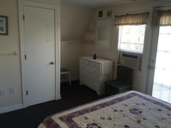 Angie's Guest Cottage : photo 2 de la chambre appartement avec balcon