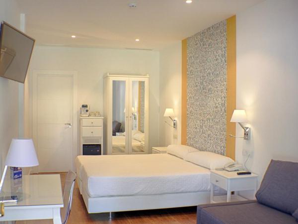 Hotel Malaga Picasso : photo 3 de la chambre chambre double ou lits jumeaux supérieure - vue sur piscine
