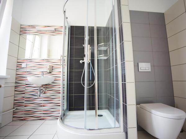 Premium Hostel : photo 5 de la chambre lit simple dans dortoir de 4 lits avec salle de bains 