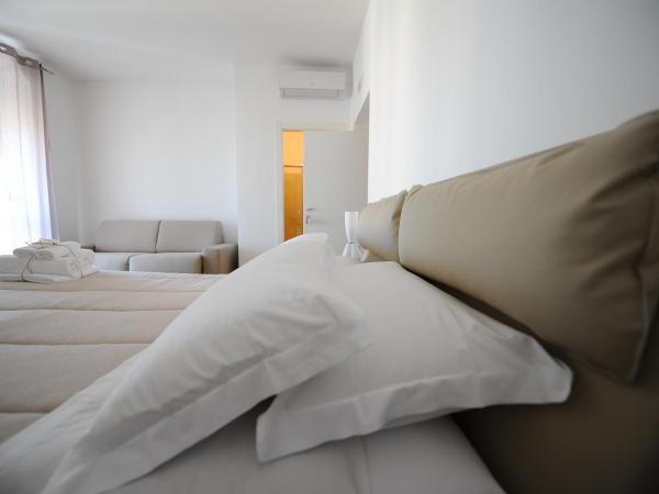 Vista Sui Sassi Guest House : photo 1 de la chambre suite junior avec balcon et vue