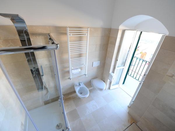 Vista Sui Sassi Guest House : photo 3 de la chambre chambre double avec balcon et vue