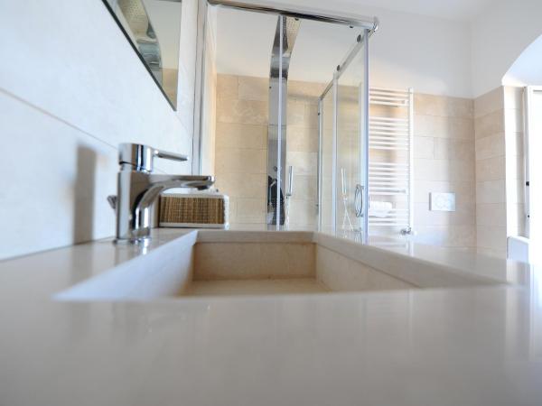 Vista Sui Sassi Guest House : photo 2 de la chambre chambre double avec balcon et vue