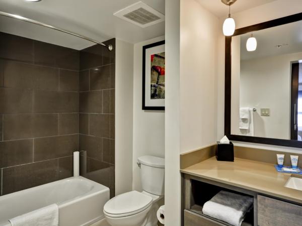 Hyatt House Atlanta Cobb Galleria : photo 4 de la chambre suite 1 chambre lit king-size avec baignoire accessible aux personnes à mobilité réduite - adaptée aux personnes à mobilité réduite