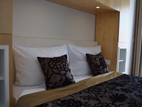 House Novalia : photo 1 de la chambre chambre double confort avec balcon