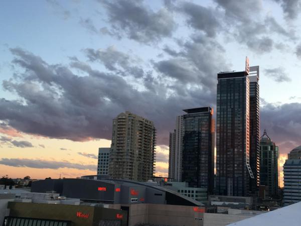 Silkari Suites at Chatswood : photo 3 de la chambre hébergement 2 chambres avec terrasse