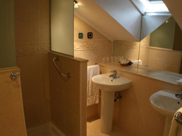 Hotel Picos De Europa : photo 4 de la chambre chambre triple