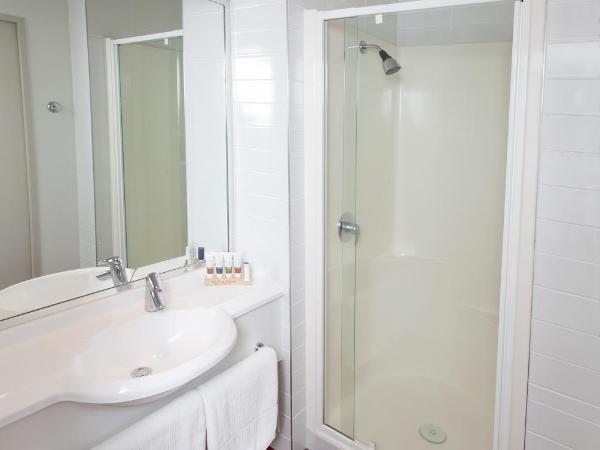 Boulevard Waters : photo 7 de la chambre hébergement familial spa - vue sur lac 