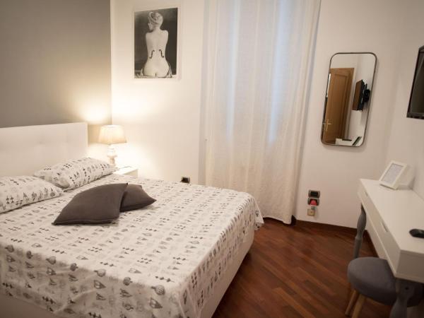 Maison Étoile : photo 1 de la chambre chambre double avec salle de bains privative extérieure