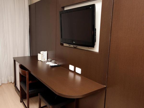 Hotel Plaza Apolo : photo 9 de la chambre chambre triple de luxe - (3 lits)