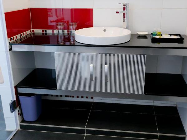 Pine Garden Hotel : photo 1 de la chambre chambre lit king-size deluxe