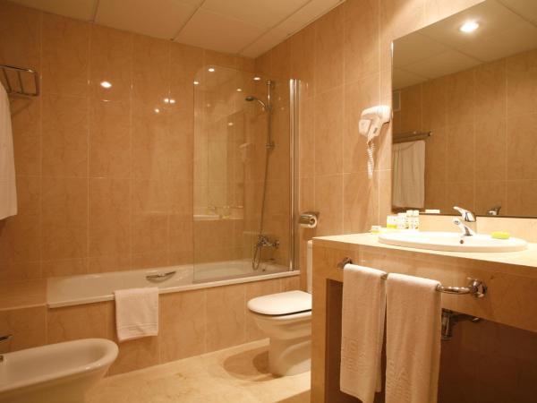 Hotel Guadalmedina : photo 3 de la chambre chambre double avec lit d'appoint
