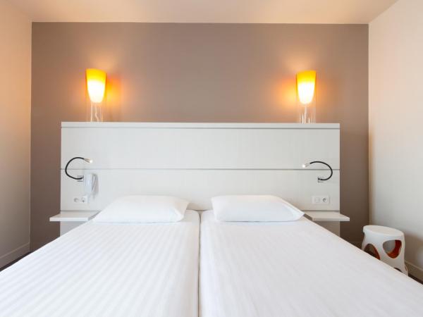Kyriad La Rochelle Centre - Les Minimes : photo 3 de la chambre chambre lits jumeaux