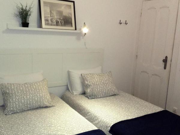 Ritz & Freud Guest House : photo 6 de la chambre chambre lits jumeaux avec salle de bains privative