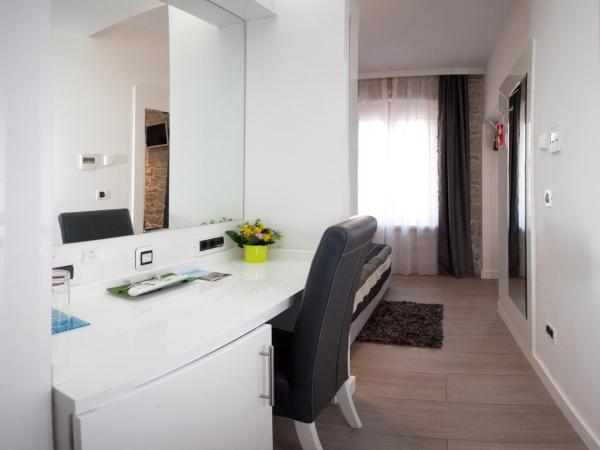 Authentic Luxury Rooms : photo 5 de la chambre chambre double ou lits jumeaux de luxe - vue sur ville - annexe
