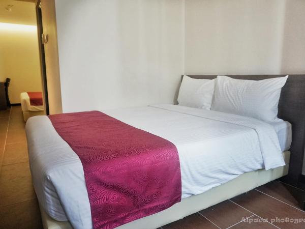 Nex Hotel Johor Bahru : photo 3 de la chambre suite lit queen-size