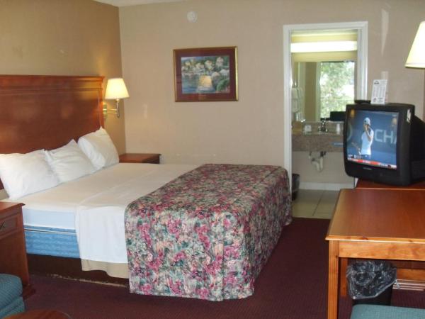 Days Inn by Wyndham San Antonio Splashtown/ATT Center : photo 1 de la chambre chambre lit king-size - non-fumeurs